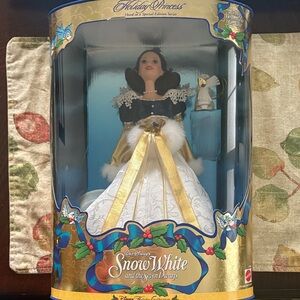 Disney 1998 Snow White Holiday Princess Doll